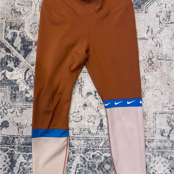 Nike One Colorblock Swoosh Size Large - Picture 2 of 3